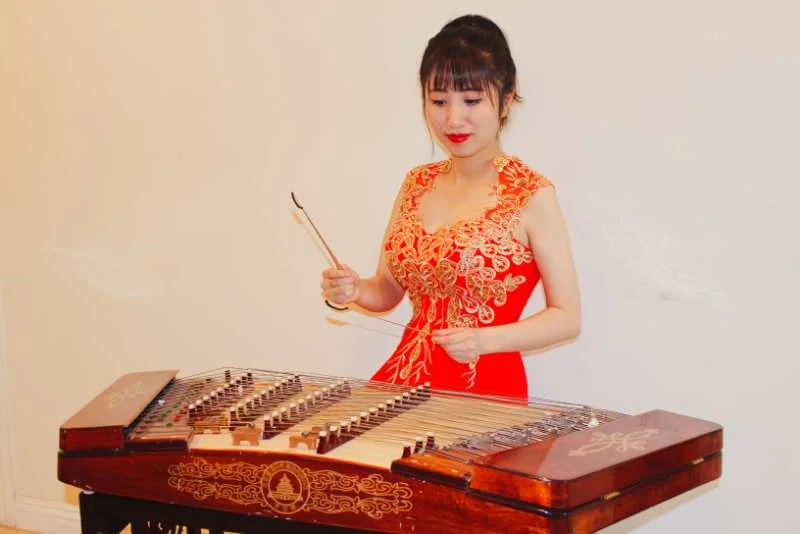青年扬琴演奏家易嘉乐以国乐带您感受【春之声】 — Merano Cultural